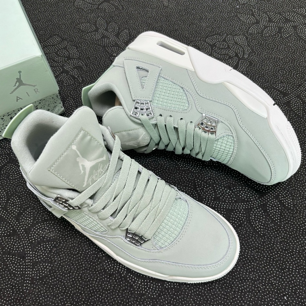 Jordan Retro 4 Sneakers Seafoam 9.5M/11W